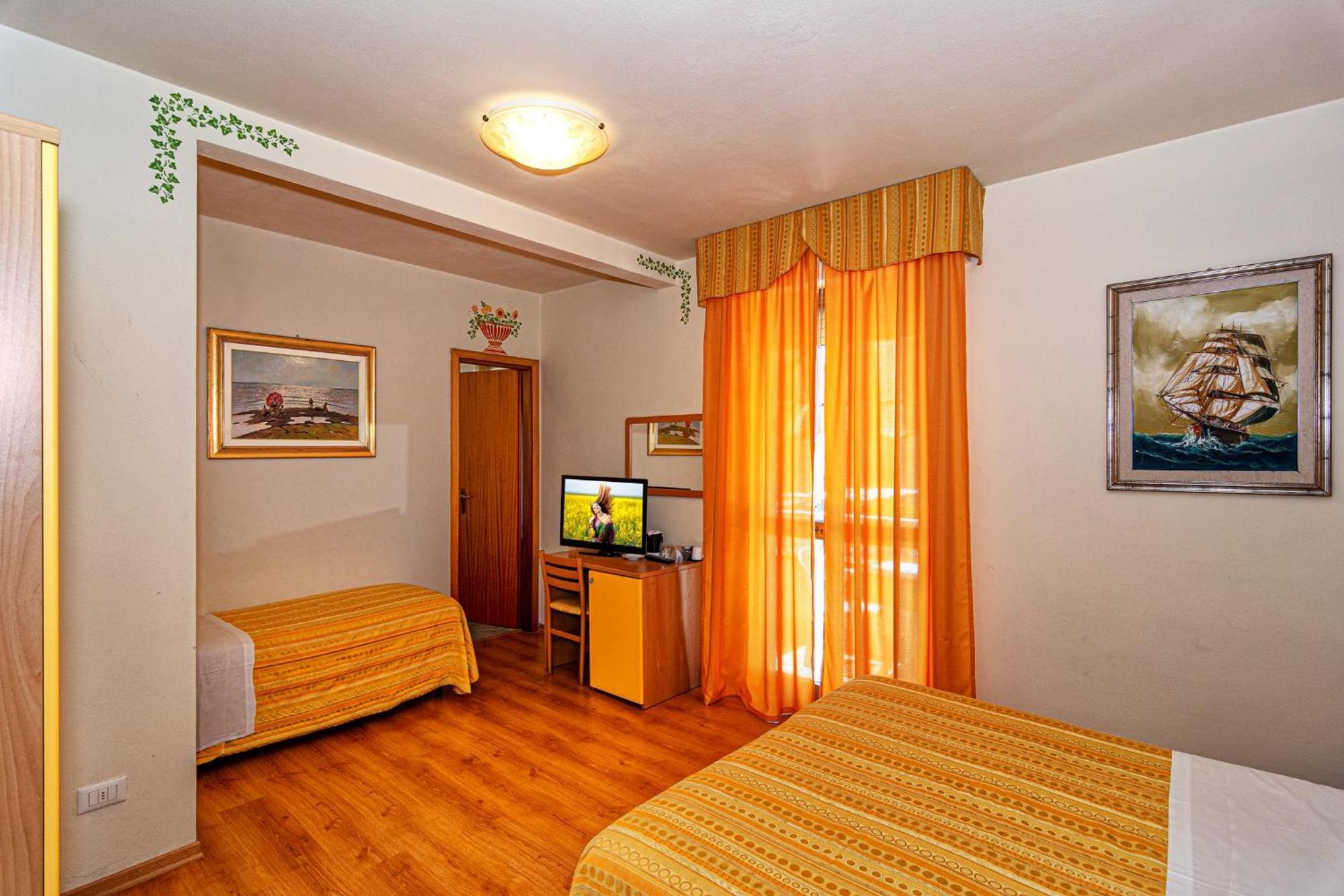 Hotel Mariani 리도디캄파이오레 외부 사진