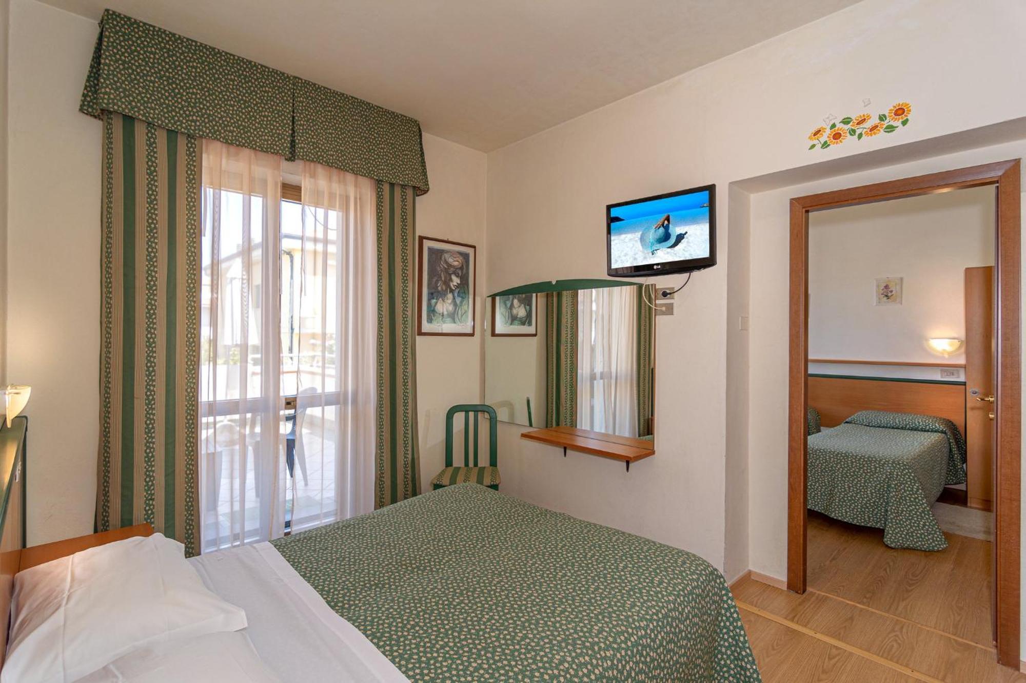 Hotel Mariani 리도디캄파이오레 외부 사진
