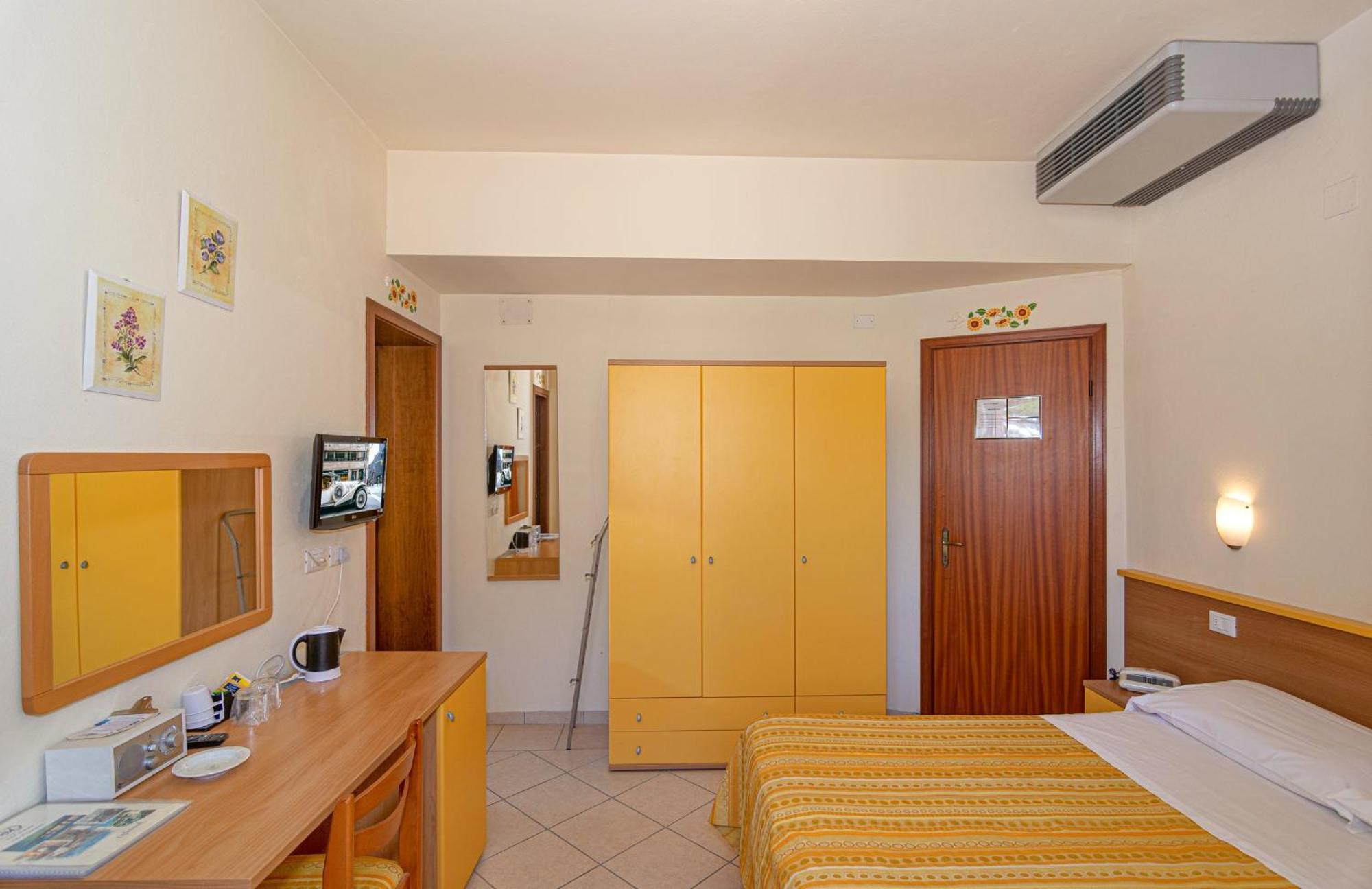 Hotel Mariani 리도디캄파이오레 외부 사진